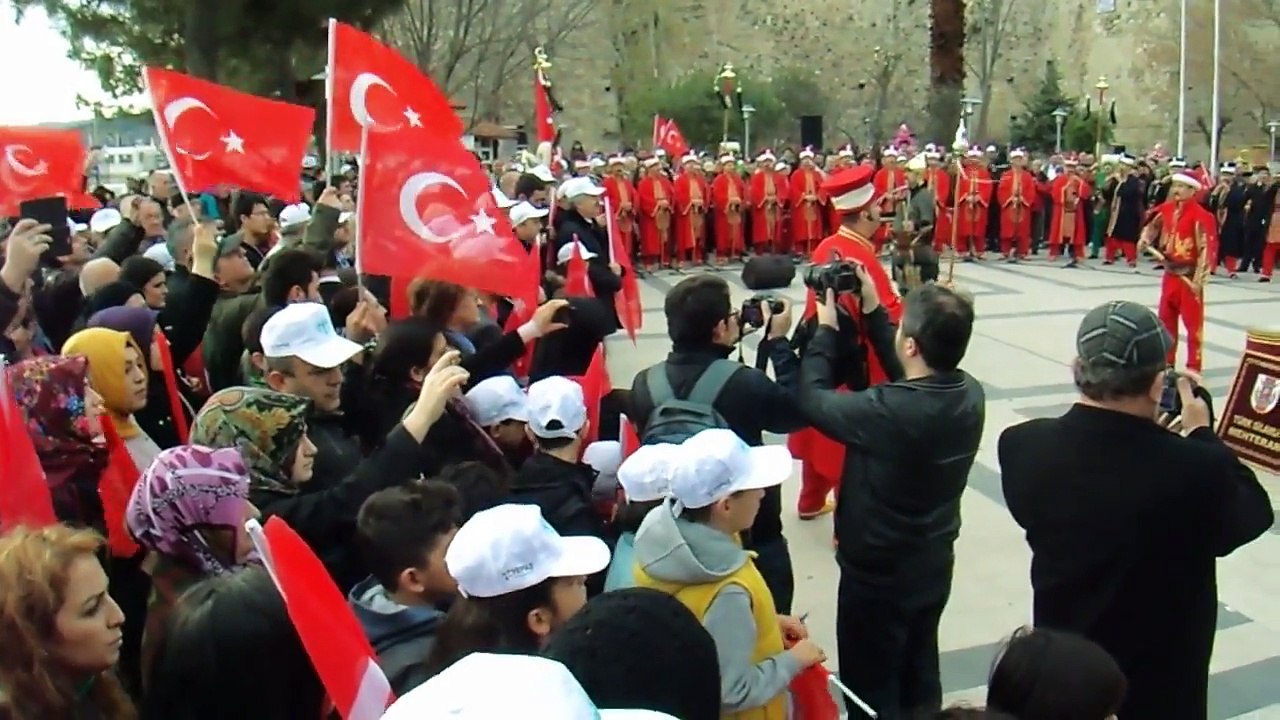 meydanda ki tören