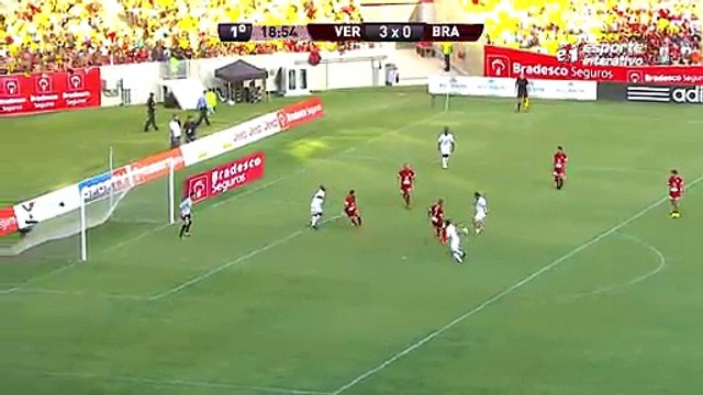 Aristizabál recebe dentro da área e marca o primeiro para as Estrelas Estrangeiras