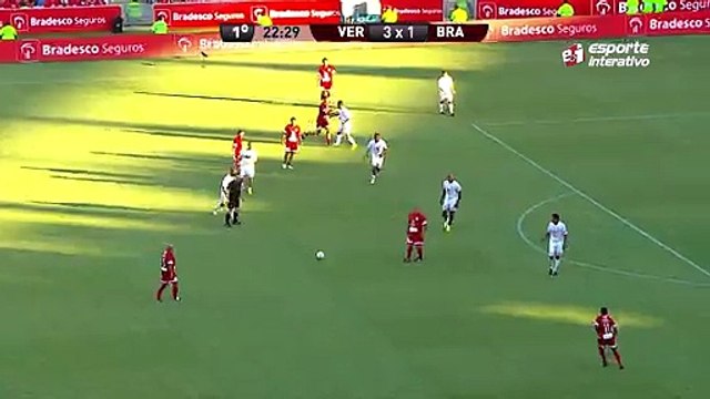 Que isso, Robinho?! Atacante brinca com a bola no Jogo das Estrelas