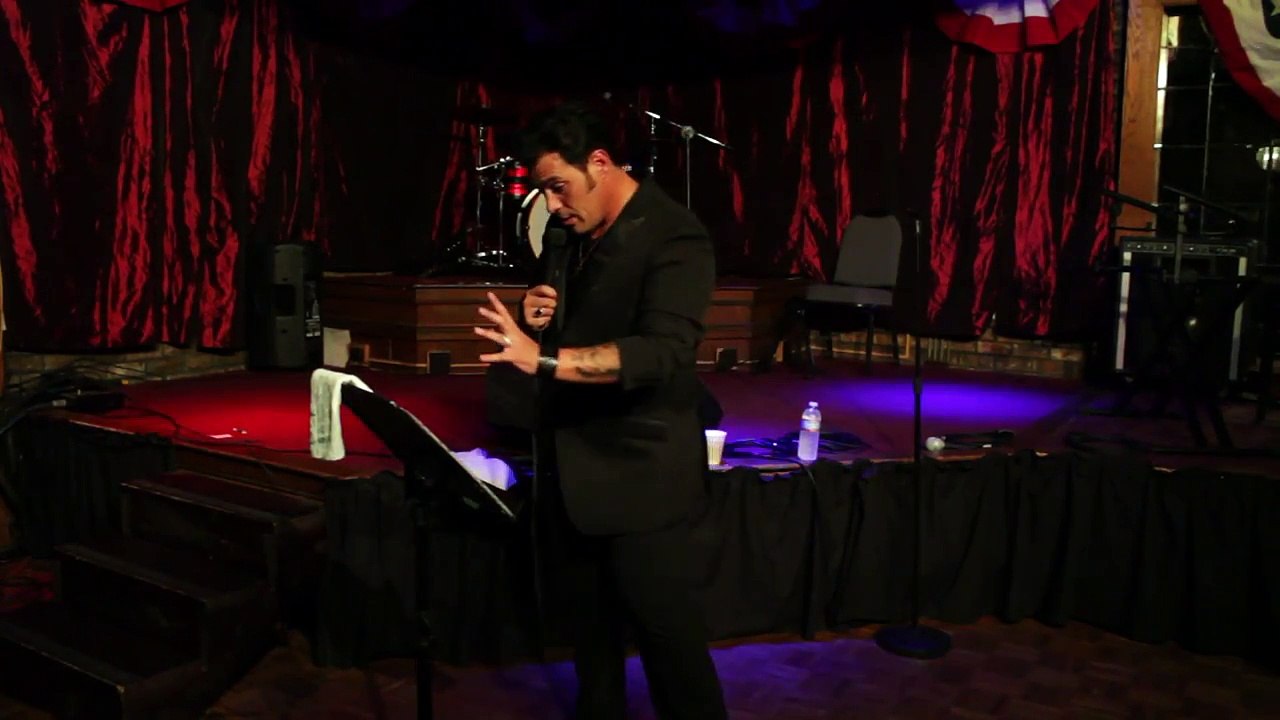 Franz Goovaerts chatting with the audience at the Clarion Elvis Week 2014 video