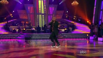 Queen Latifah - 'Ease on Down the Road'