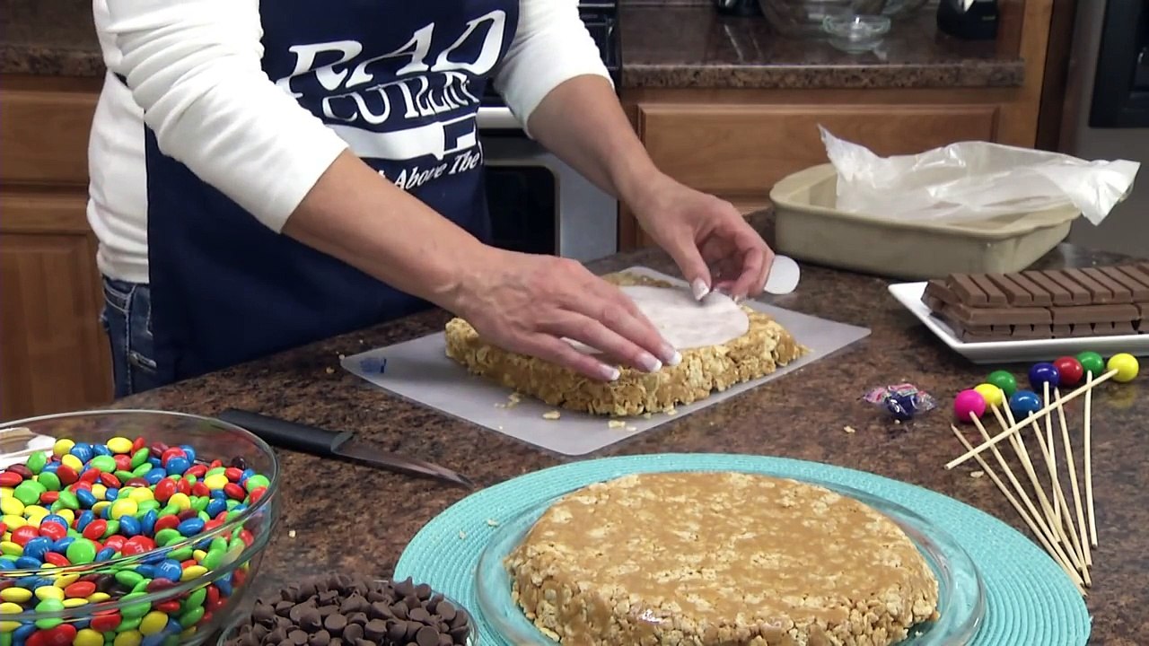 How to Make a No Bake Candy Bar Cake Kit Kat Cake