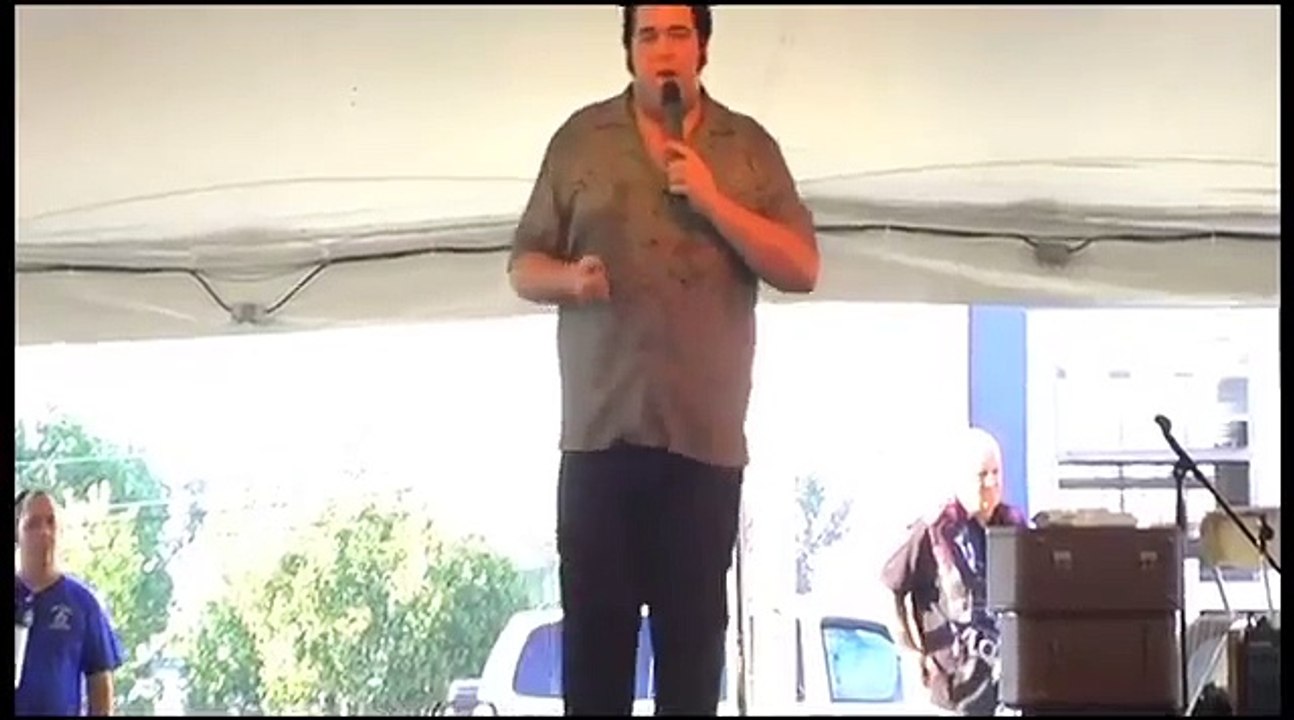 Joe Trites sings Walk A Mile In My Shoes at Elvis Week 2011 video