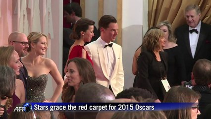 Stars grace the red carpet for 2015 Oscars