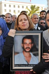 Annesi, Oğlunun Fotoğrafını Elinden Düşürmedi