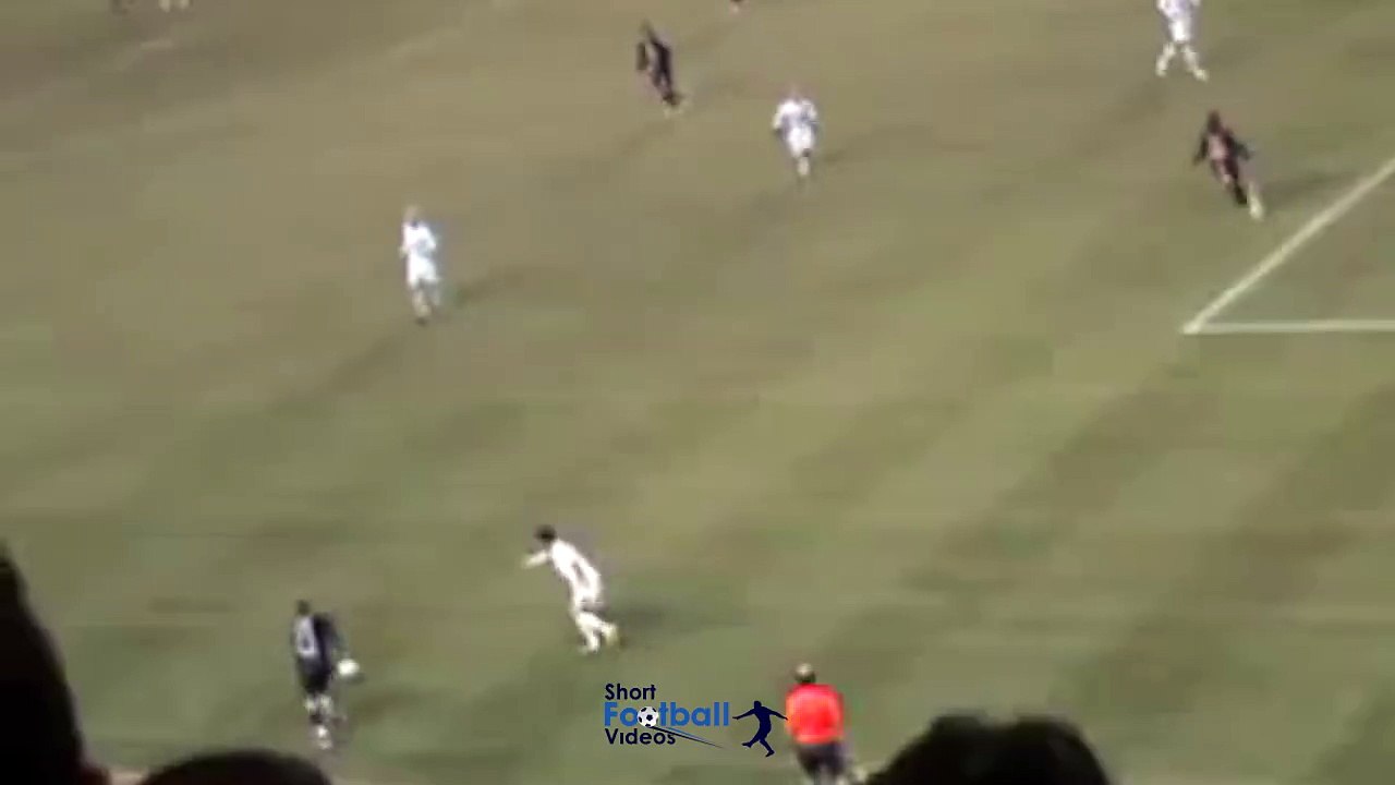 Sessegnon vs. three players...