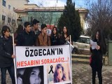 Siirt’te ilköğretim okulu öğrencileri Özgecan Aslan için yürüdü