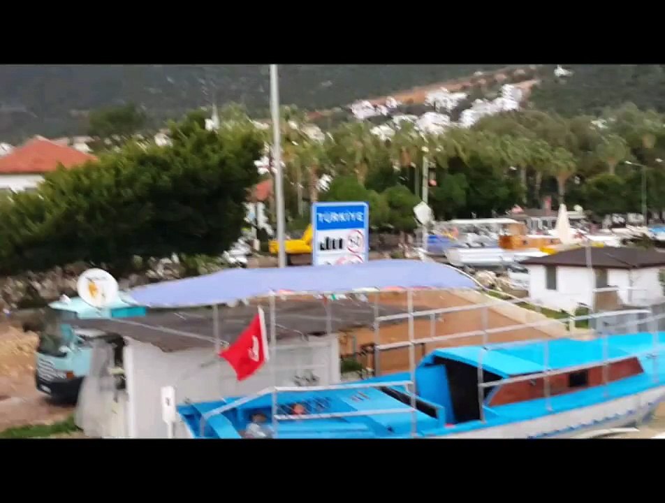 Kaş'ta fırtına tsunami etkisi oluşturdu
