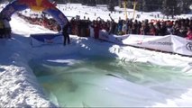 Bursa - Uludağ'da Buz Gibi Havada Havuza Atladılar