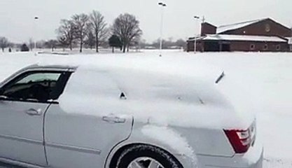 Voici comment déneiger votre voiture en un rien de temps!