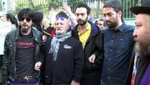 Homens de saias protestam na Turquia