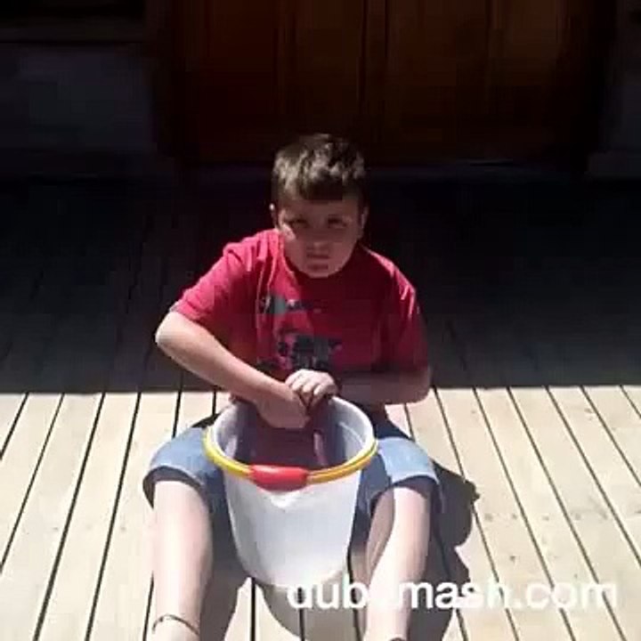 Dubsmash Argentina   'Sin la presencia de un hombre en la casa' (Homero Simpsons)