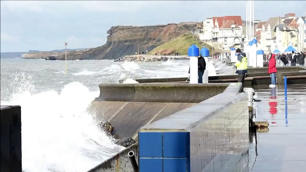 Grande marée: de fortes vagues sur la côté d'Opale