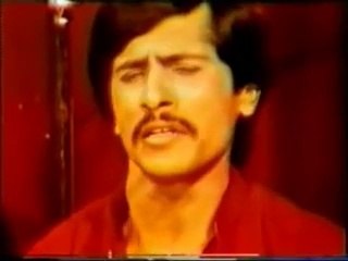 Young Attaullah Khan Esa Khelvi Bewafa Yoon tera  بے وفا یوں تیرا مسکرانا