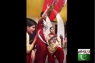 Punjab college girls dance mujra