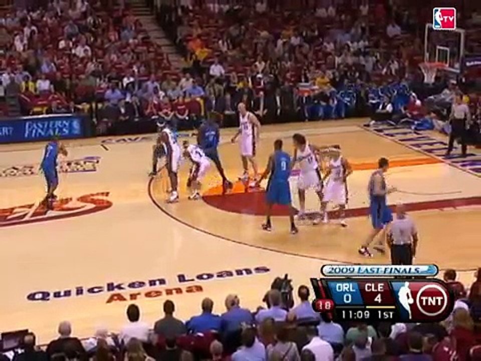 Dwight Howard Brings Down the Shot Clock