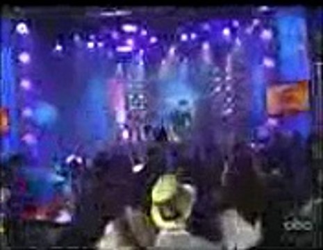 justin bieber singing to selena gomez on stage