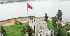 Süleyman Şah Türbesi İmha Edildi, Bayrak Eşmesi Köyü'ne Dikildi