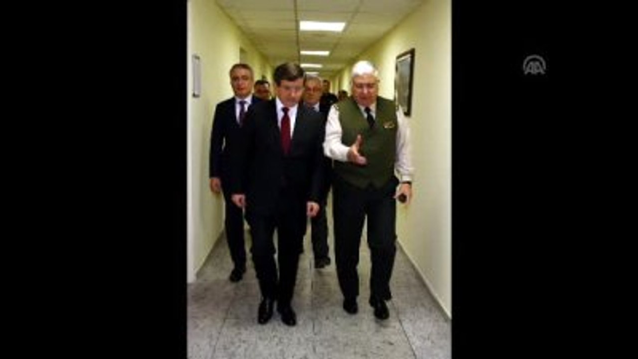 Davutoğlu, Operasyonun Sevk ve İdaresini Gece Boyunca Bizzat Takip Etti - Fotoğraflar