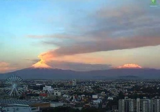 Volcán Popocatépetl Spews Ash Above Puebla