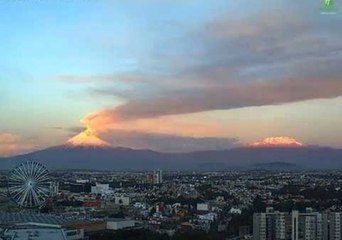 Volcán Popocatépetl Spews Ash Above Puebla