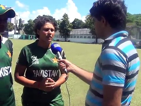 Ubaid Awan with Pakistani Women cricketers in Colombo about Pakistan vs India Match