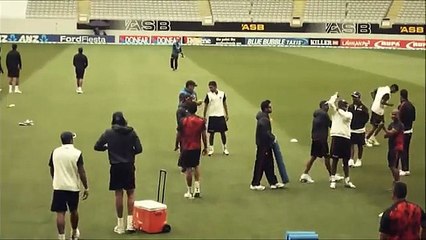 Virat Kohli makes little girl happy