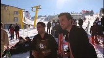 Bursa Uludağ'da Yarışmacılar Kayarak Buz Gibi Suya Atladı