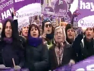 Taksim'de Özgecan yürüyüşü