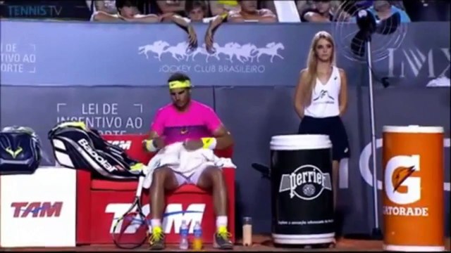 Rafael Nadal en colère contre l'arbitre Carlos Bernardes