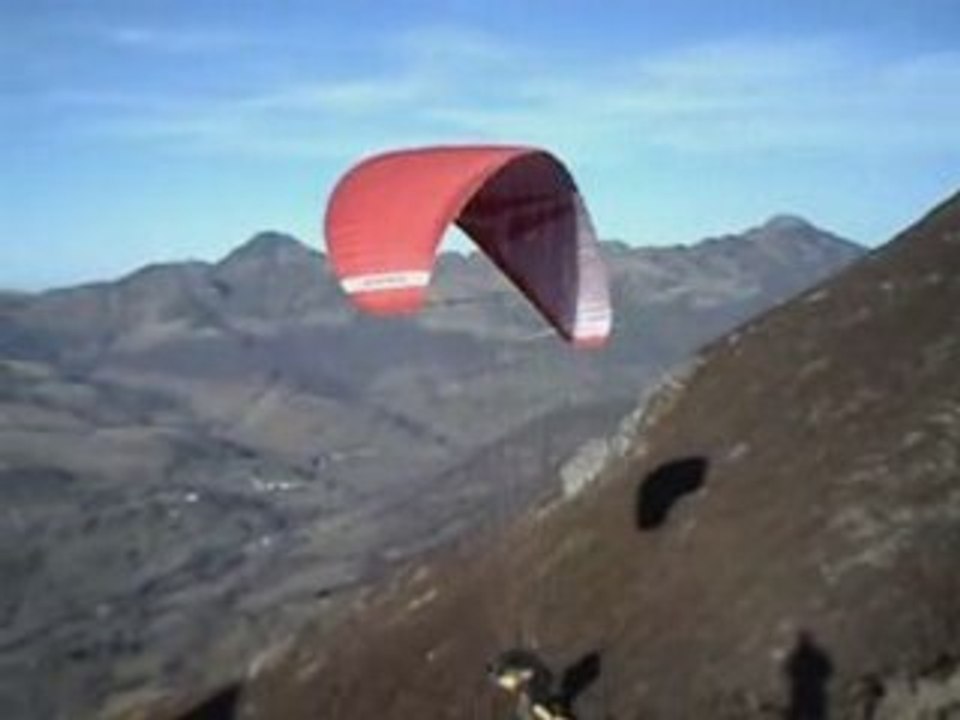 Cantal: parapente: Vol rando.l'Elancéze
