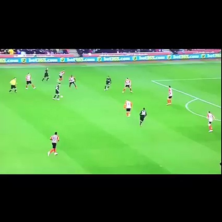 WOW! Coutinho just scored this thunderbastard!