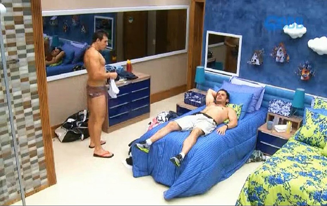 Cezar, Adrilles e Mariza falam do jeito grosseiro da Talita após a prova da comida - 22.02.2015