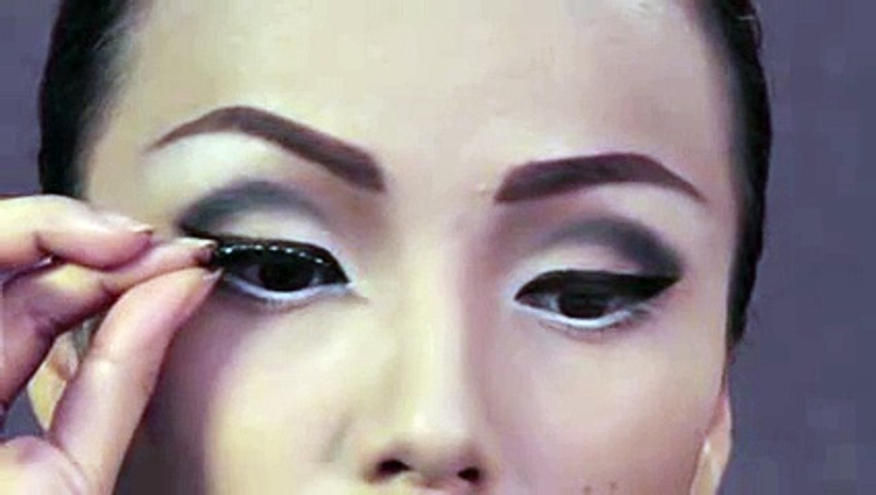 Audrey Hepburn Breakfast at Tiffanys Make-up Tutorial