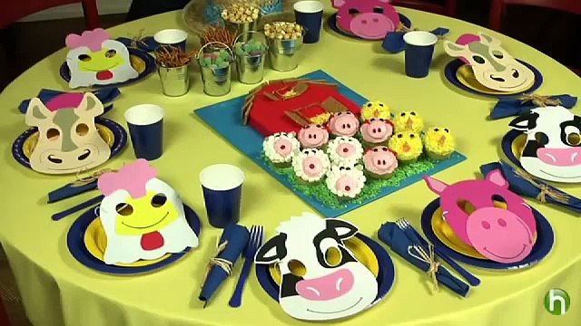 Birthday Cake Ideas: How to Make a Barn Birthday Cake (and Farm Animal Cupcakes!)