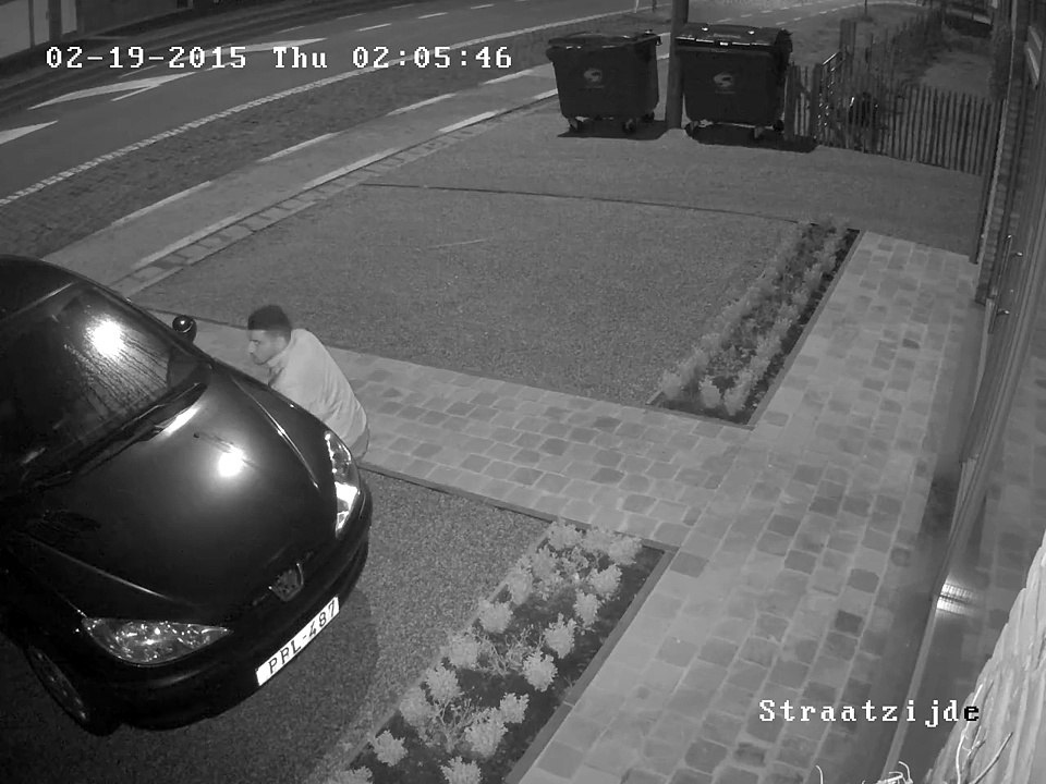 Un cambrioleur essaie de casser la vitre d'un magasin (Belgique)