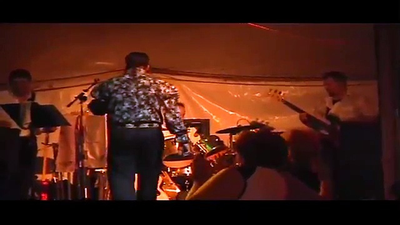 EP Express sings All Shook Up at Elvis Week 2006 ELVIS PRESLEY song video