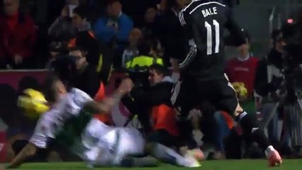 Real Madrid: Gareth Bale recibió una brutal falta ante Elche (VIDEO)