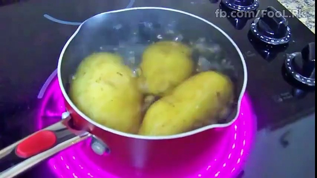 JUST AWESOME! And easy and fast way to peel your potatoes with your bare hand...
