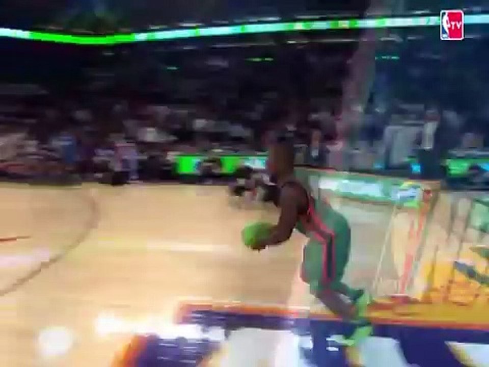 Nate Robinson Jumps Over Dwight Howard
