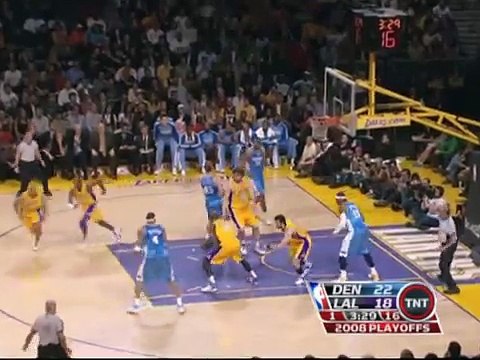 Kobe Bryant Proves He's a Slam Dunk Giant