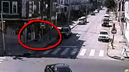 Blind man beaten on Philly street as witnesses look on