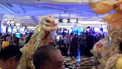Chinese New Year's Dance of The Dragon..!