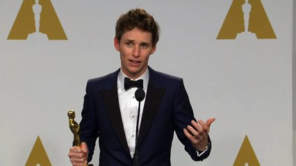 Eddie Redmayne cradles Oscar like a baby in winners' room!