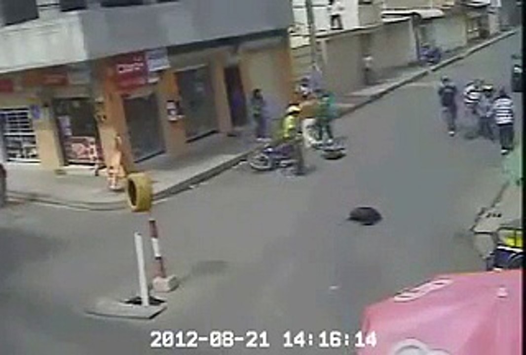 Dunya News - Girls Caught Purse Snatcher and Beating on the Road