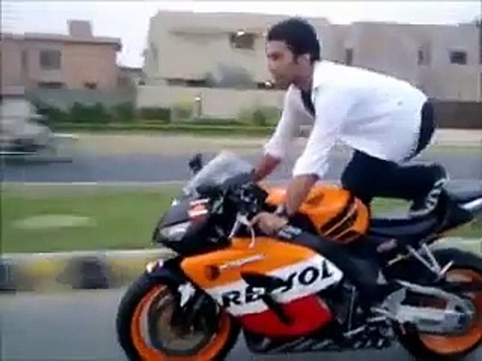 pakistan biker wheeling 2015