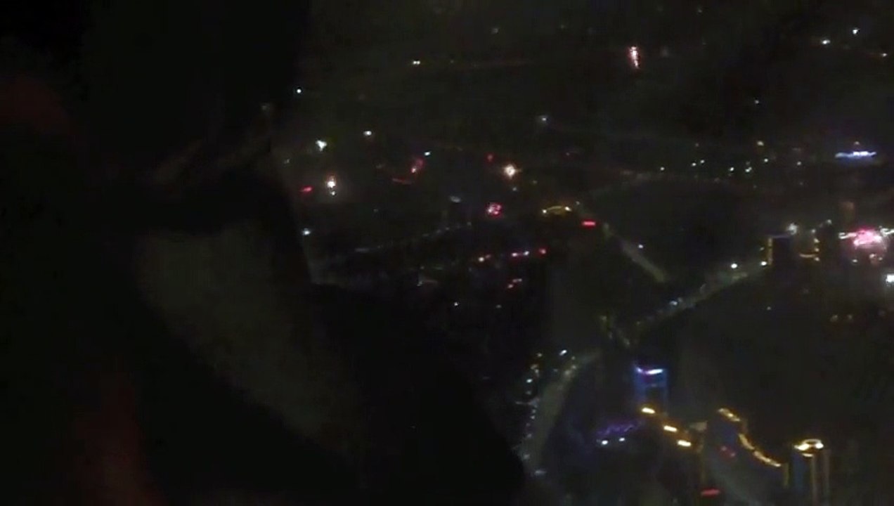 Le Nouvel an chinois au dessus de pékin en avion de nuit