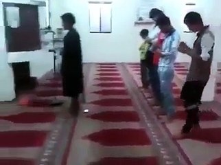 What What This Imaam Did While Leading the Prayer, Really Shameful