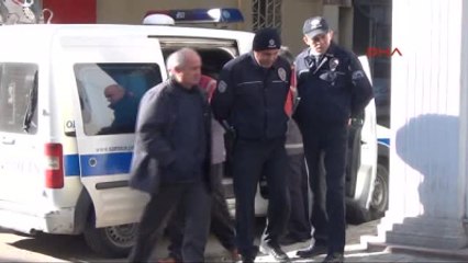 Samsun Baltayla Bank Asya'nın Camını Kırdı