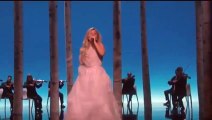 Oscars 2015 - Lady Gaga chante ''La mélodie du bonheur'' (''The Sound Of Music'')